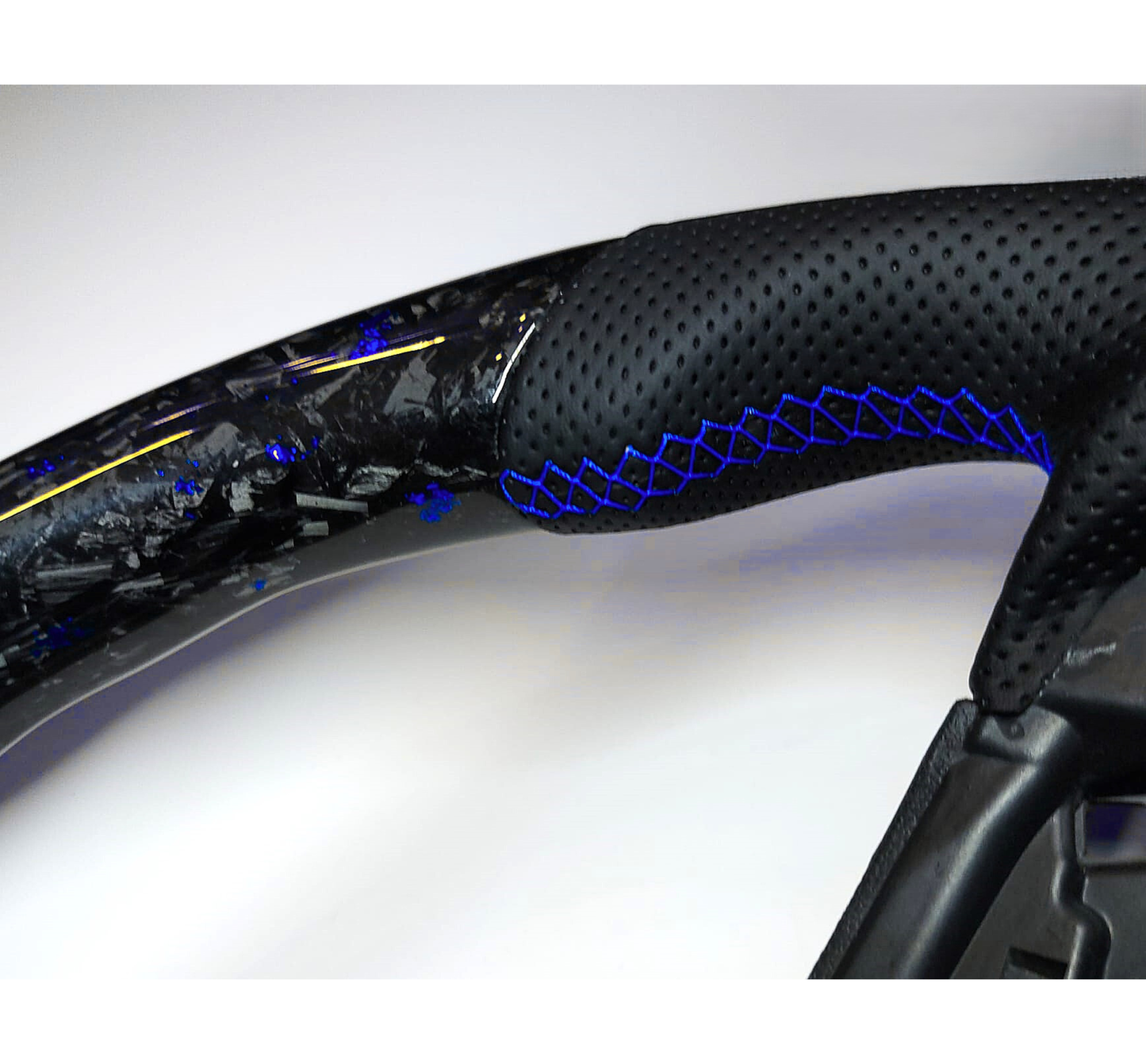 Forged Carbon Leder Lenkrad Blau passend für VW Golf 7 7,5 Passat Polo AW T-Roc GTI R DSG