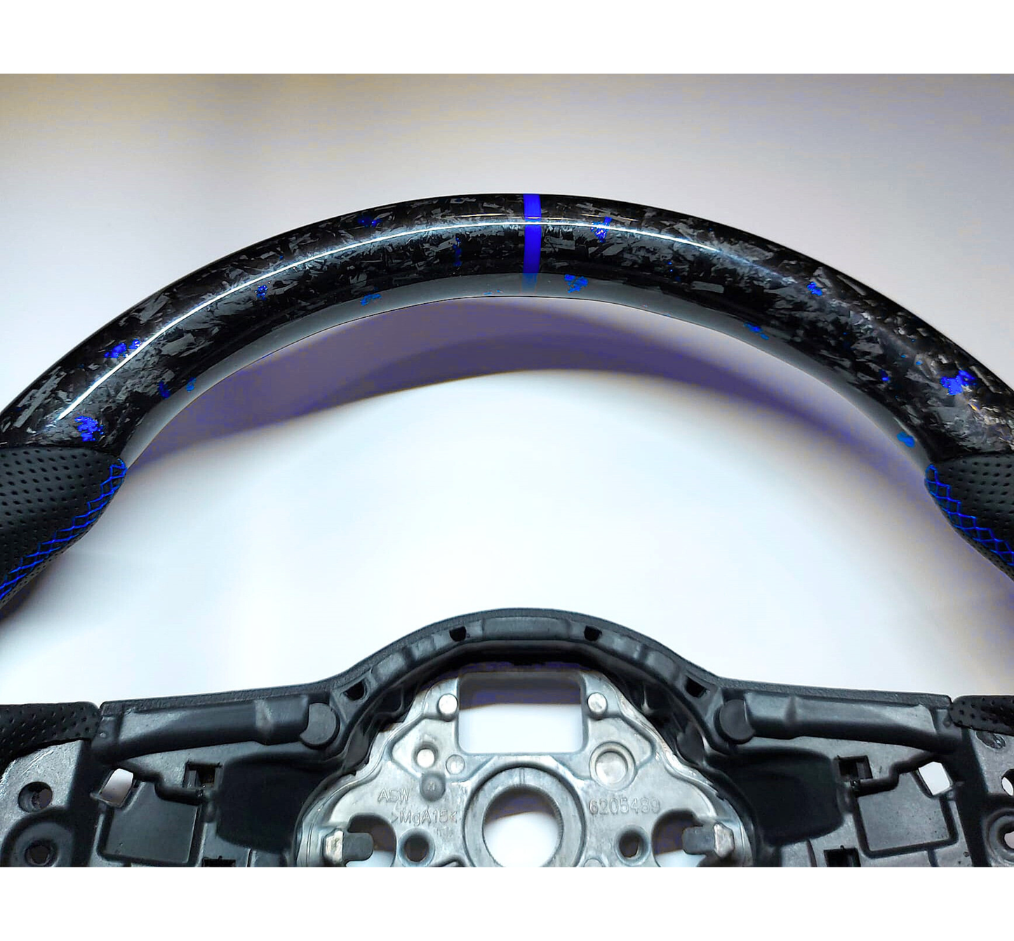 Forged Carbon Leder Lenkrad Blau passend für VW Golf 7 7,5 Passat Polo AW T-Roc GTI R DSG